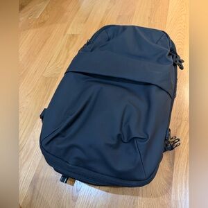 NWOT Vacuum Seal Swiss Lock Black Travel Backpack with Pump